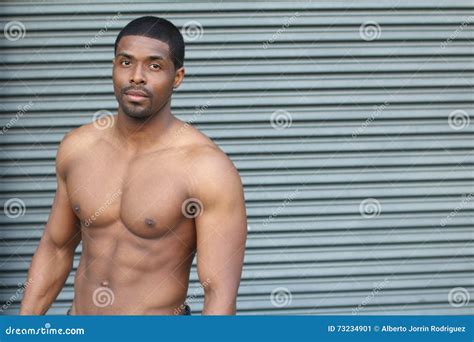 Retrato Sensual De La Moda De Un Modelo Masculino Africano Desnudo Del