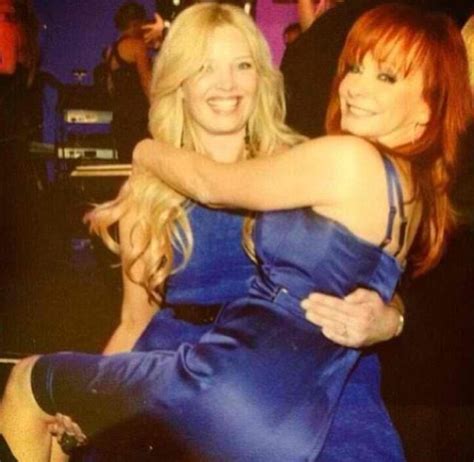 Melissa Peterman and Reba clowning around at another Event. | Melissa ...