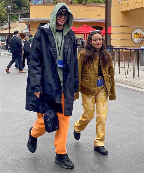 Pete Davidson And Chase Sui Wonders Kiss At Universal Studios