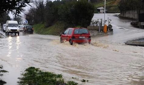 Maltempo Nelle Marche Un Intensa Pioggia E Forte Vento Stanno