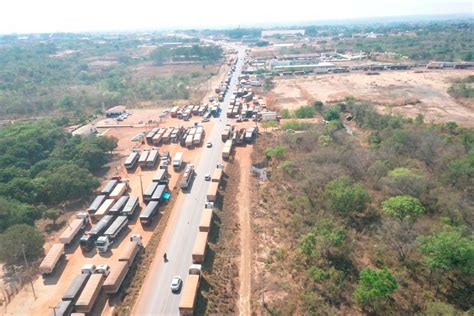 Caminhoneiros bolsonaristas liberam trânsito em duas rodovias no MA