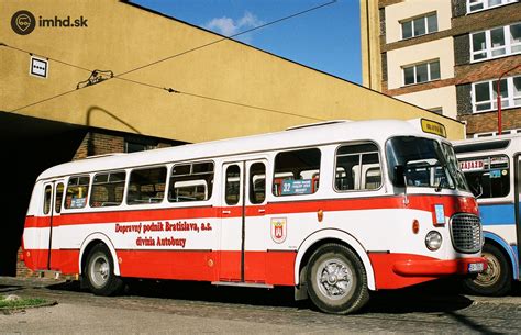 Historická Škoda 706 RTO vo vozovni • imhd.sk Bratislava