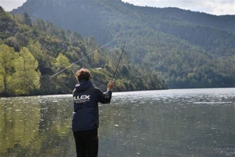 Pesca de truchas con señuelos mejora tu lanzado para progresar