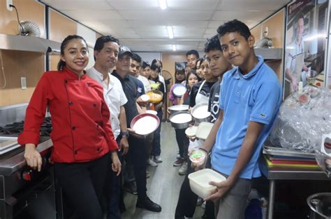 Estudiantes Tuxtlachiquenses Aprovechan Los Cursos De Cocina Del Aula