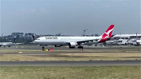 Virgin Atr 72 Taxing And Qantas A330 Departing Sydney 16r Youtube