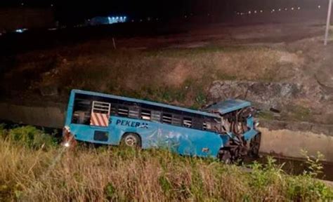 Al Menos 11 Muertos Y 33 Heridos En Un Accidente De Autobús En Malasia