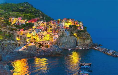 Pueblo Italiano Típico Tradicional De Manarola En El Parque Nacional