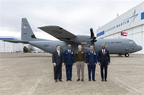 Lockheed Martin Entrega El Primer C 130J 30 Super Hercules A La Guardia