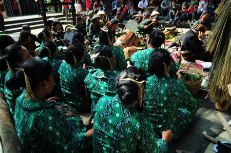 Pin Van Gunungan Festival Bandung Indo Op Wayang Padi Dalang Cilik