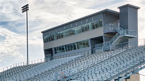 Photos: School controls noise with acoustic roof deck