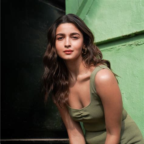 Alia Bhatt Age Biography Height Wiki Net Worth