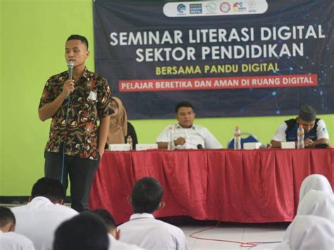 Seminar Literasi Digital Sektor Pendidikan SMK Negeri 1 Trowulan