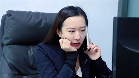 搞笑短剧：美女接到骗子应聘诈骗电话，看美女如何周旋骗子，过程笑死了 Youtube