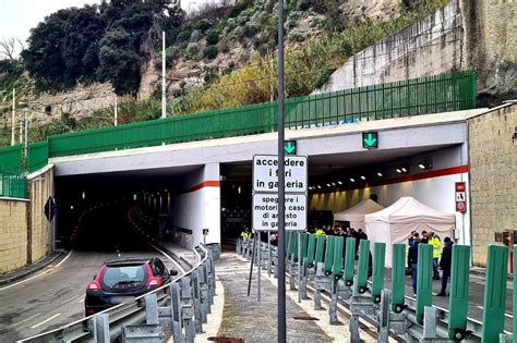 Pozzuoli Aperto Il Tunnel Tangenziale Porto Per L Emergenza Bradisismo