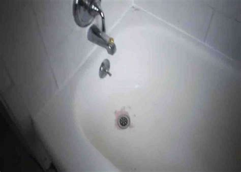 how to clean a dirty bathtub without scrubbing