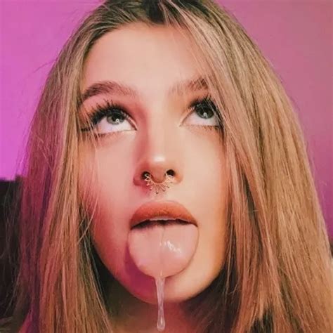 Amateur Girl Show Her Full Naked Body Naughty Porn Feat QueenOfRainbow XHamster