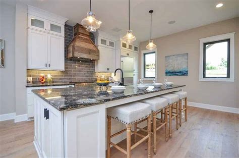 5 Reasons to Paint Your Kitchen Cabinets White - MHM Professional Staging