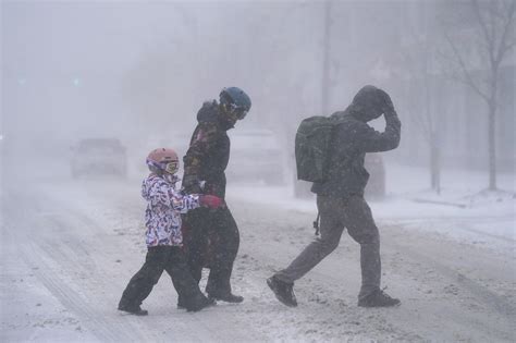 Buffalo blizzard causes travel bans ahead of Christmas weekend