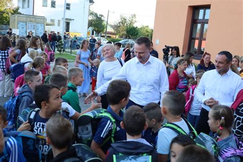 Foto Župan Marušić Posjetio Osnovnoškolce U Velikom Grđevcu Ovo Je