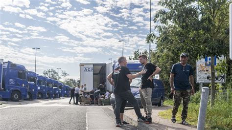 Streik in Gräfenhausen Lkw Fahrer verhandeln mit Mazur