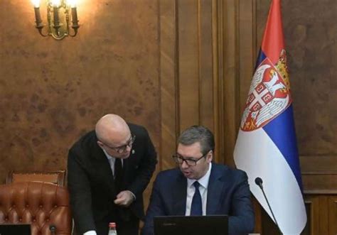 Vučić informisao vladu o razgovoru sa petorkom