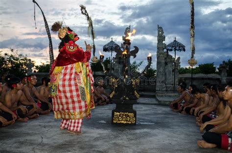 Traditional Balinese Kecak Dance Editorial Photo Image Of Fire