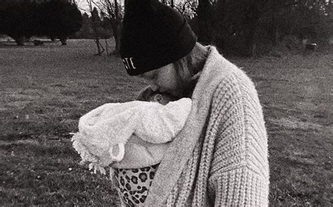 Gigi Hadid comparte una foto con su bebé y enternece a Instagram