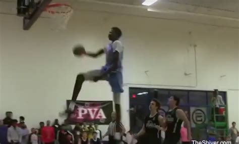 Watch Manute Bol S Son Bol Bol Pulls Off Through The Legs Dunk