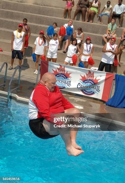 cannonball  pool splash   premium high res pictures