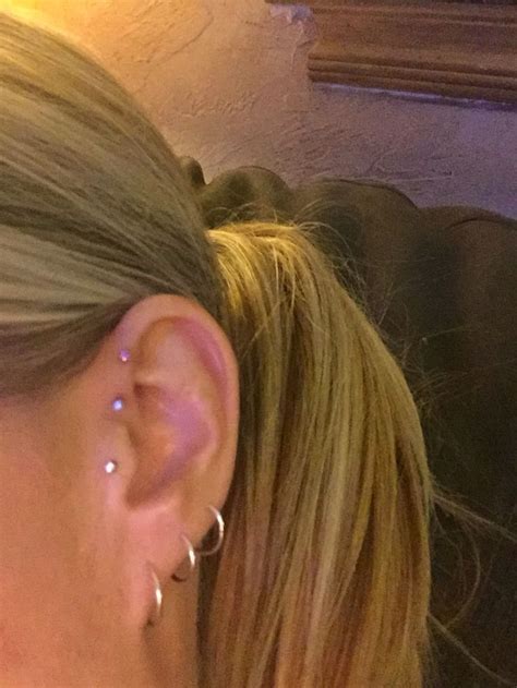 Pin By Ax On Aritos Earings Piercings Tragus Piercing Earrings Cool