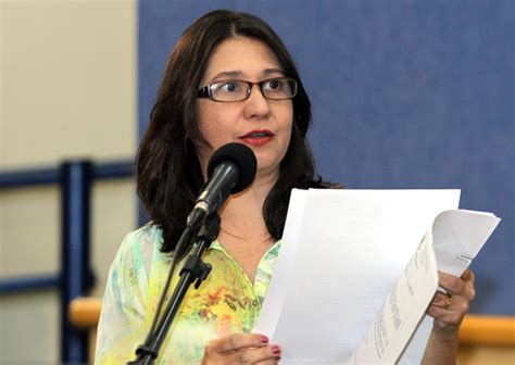 Luiza Ribeiro solicita colocação de semáforo Câmara Municipal de