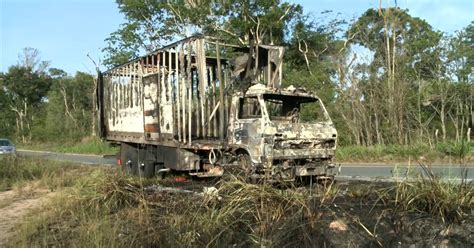 G Caminh O Tomba E Pega Fogo Na Br Em Alagoas Not Cias Em Alagoas