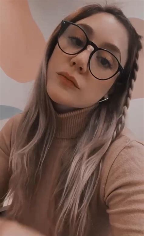 Mistress Latina Looking For A Needy Beach To Spoil Her R Latinas