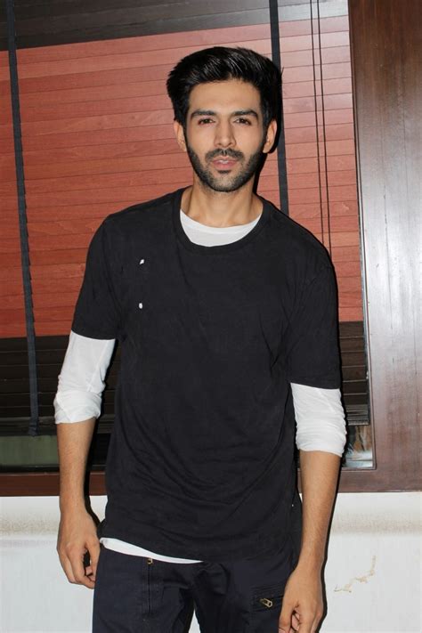 Guest Iin London Stars Kartik Aaryan Kriti Kharbanda In Mumbai