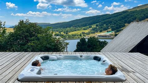 Chalet Avec Spa Super Besse Le Chalet L Anorak Offre Une Vue Sur Le