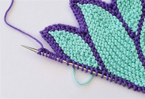 Knitted Cast On: How to Cast On Knitting Stitches - Knitfarious