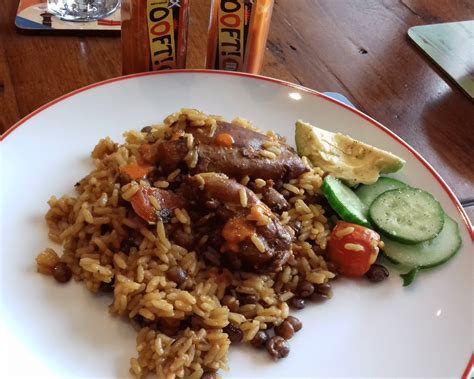 Caribbean Chicken And Rice And Peas One Pot Slow Cook Trinidad Pelau