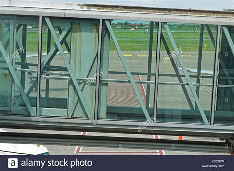 Passenger Airbridge High Resolution Stock Photography And Images Alamy