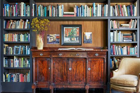 Traditional Decor Is In—and Bookshelf Wealth Gives It an Eclectic Spin