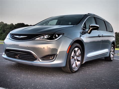 The 2019 Chrysler Pacifica Hybrid Goes Aggressive With A New S