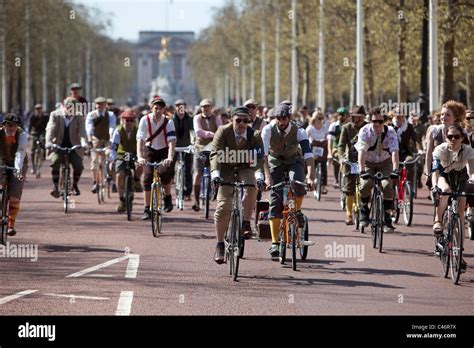 The Tweed Run London Uk Th April Participants Ride Up Pall