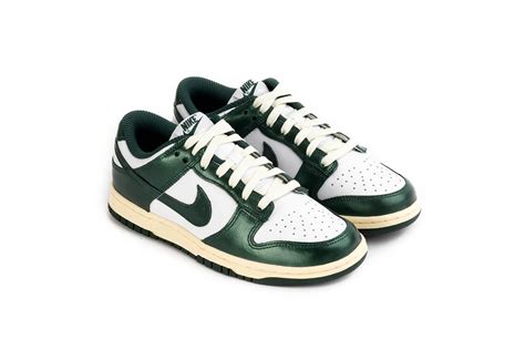 Nike Women Dunk Low "Vintage Green" Release — Foosh