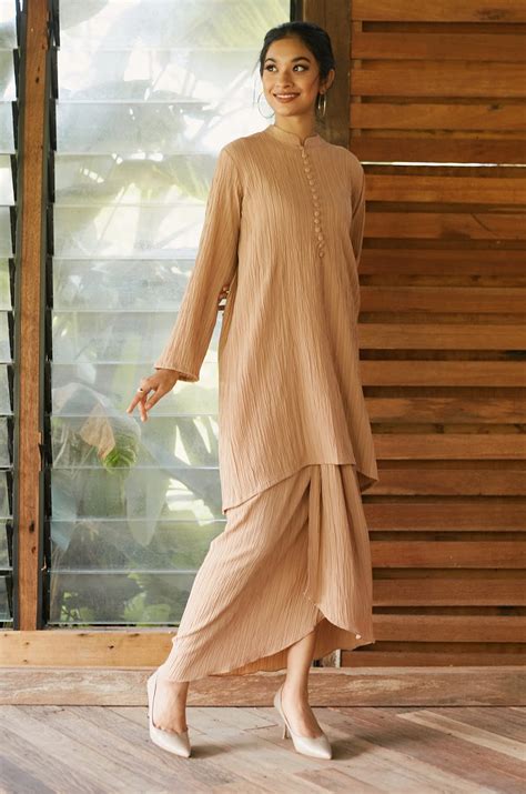 LARISSA TEXTURED KURUNG NUDE Maroon Red