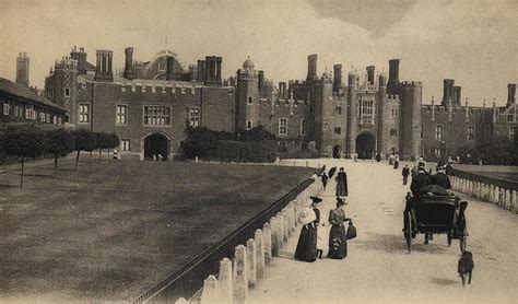 42 Amazing Photographs Of Hampton Court Palace Over The Years London