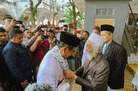 Kunjungi Ponpes Roudlotul Ulum Banten Mahfud Md Dapat Doa Khusus Dari