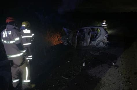 Veículo Pega Fogo Após Colidir Com Caminhão Na Br 101 O Que é Notícia