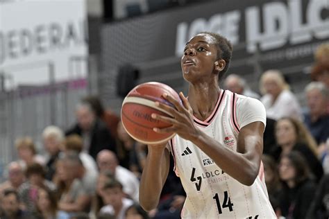 Basket Ligue féminine Asvel encore un double double pour Dominique