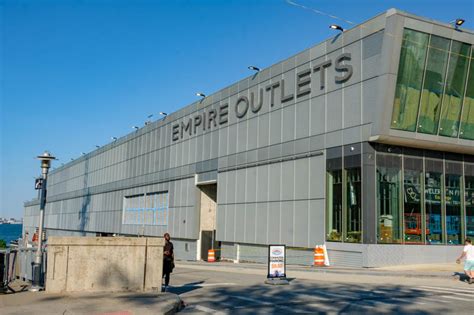 Empire Outlets on Staten Island: the first outlets of New York City!