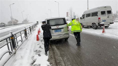 多部门联动，武汉交警全力应对新一轮雨雪恶劣天气车辆路面道路