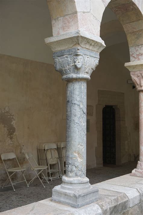 Chapiteau Et Colonne Eglise Saint G Nis Des Fontaines Micha L